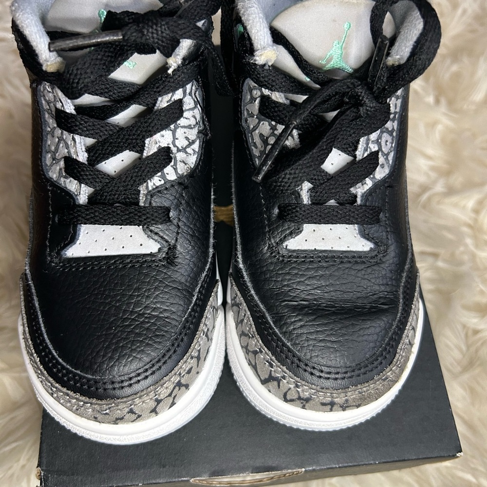 Jordan Green Glow 3s